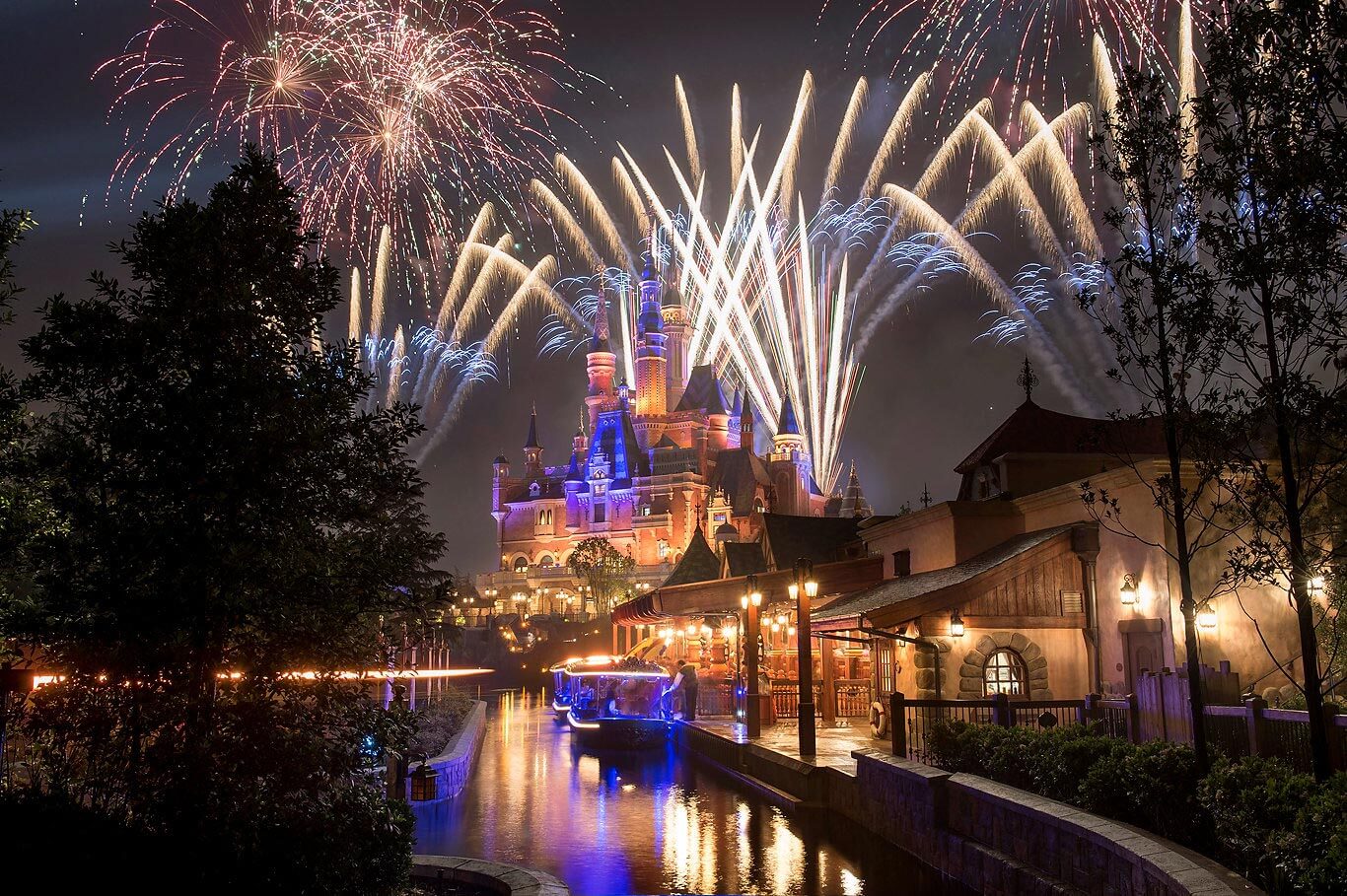 Shanghai Disney Resort - Ignite The Dream