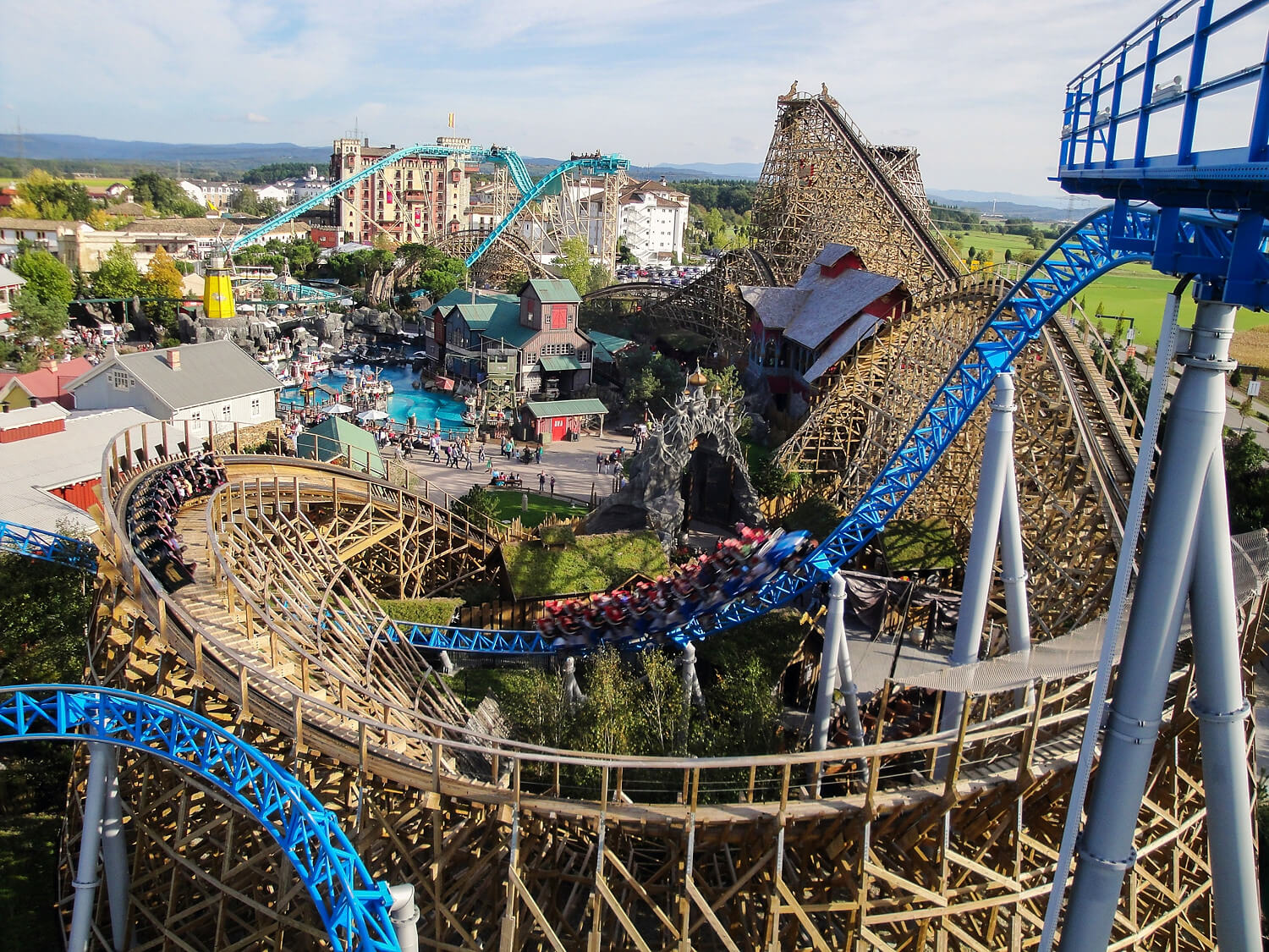 Achterbahnen Wodan und Blue Fire im Europa-Park