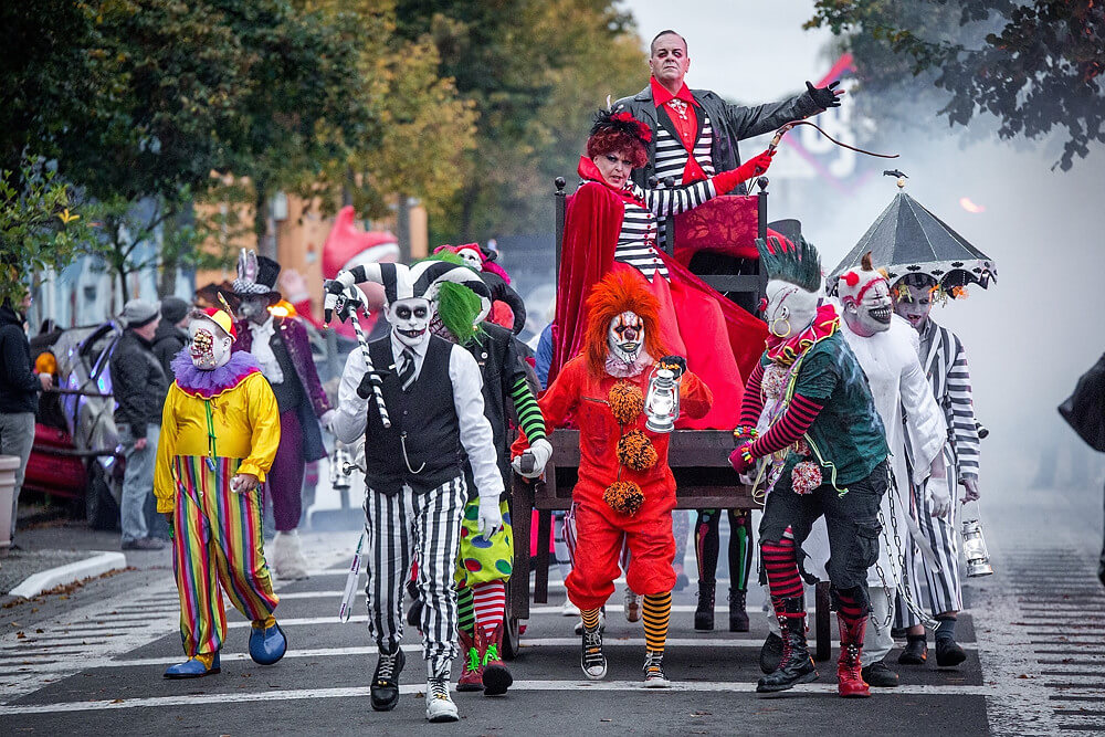 Einmarsch der Monster im Filmpark Babelsberg (Foto-Credit: Budweth)