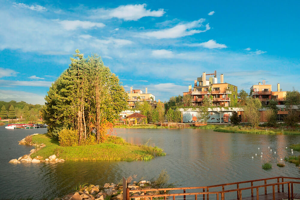 Lakeside Promenade im Villages Nature Paris