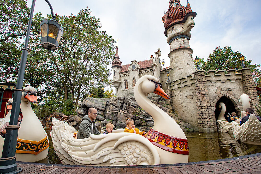 Die sechs Schwäne im Freizeitpark Efteling