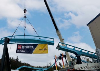 Der neue Wing Coaster im LEGOLAND® Deutschland steht kurz vor der Vollendung